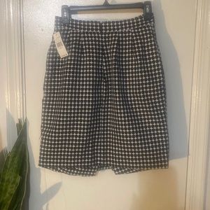 NWT ABS back pleat mini skirt with black /white print with back zip